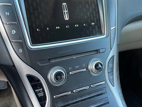 Used 2017 Lincoln MKX Select image 23