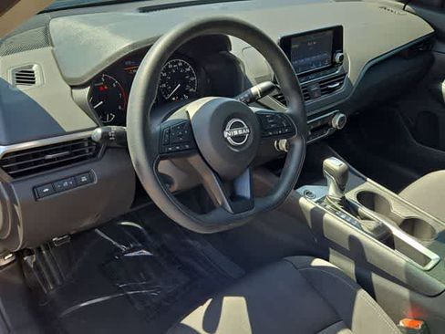 Used 2024 Nissan Altima 2.5 S FWD image 10