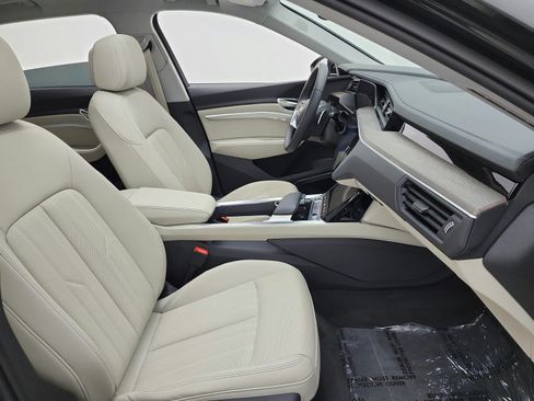 Used 2024 Audi Q8 e-tron Premium Plus w/ Premium Plus Package AWD/4WD image 19