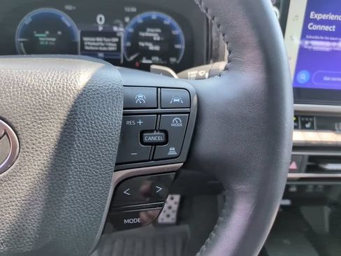 Used 2025 Toyota Camry XSE FWD image 15
