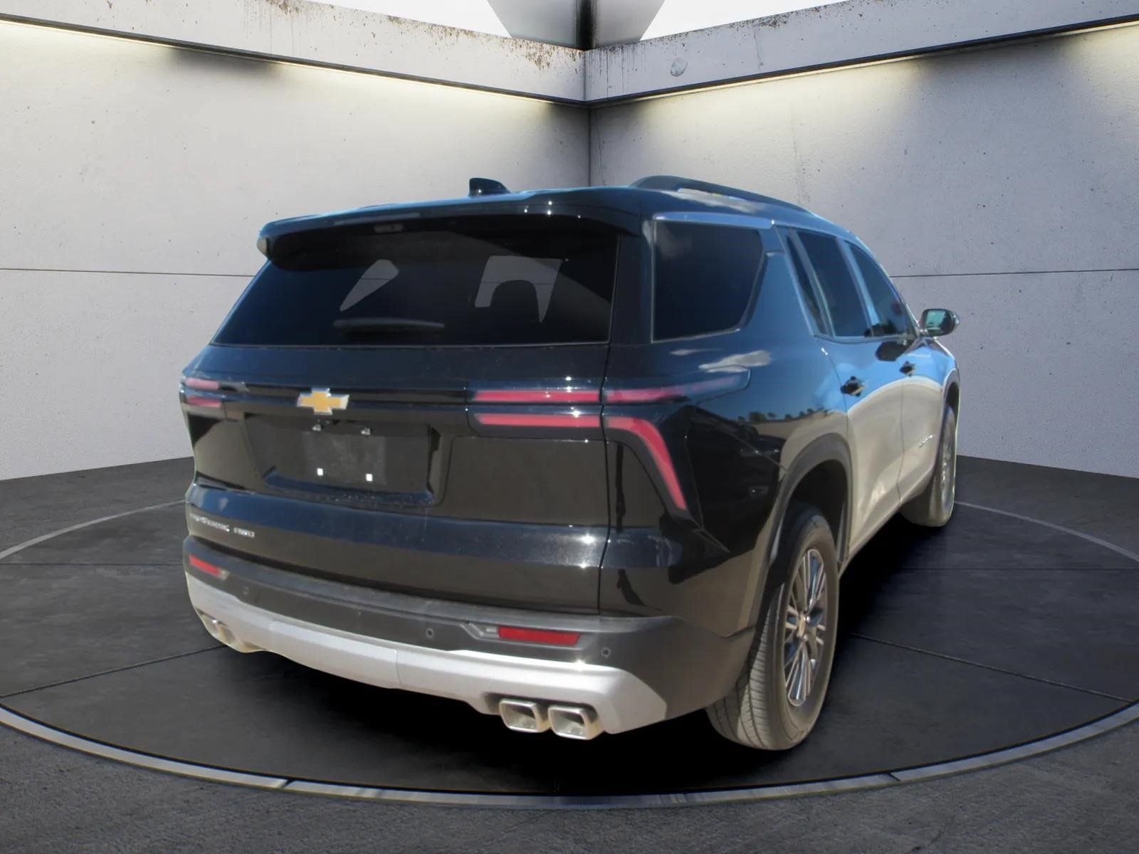 Used 2026 Chevrolet Traverse LT w/ Driver Confidence Package AWD/4WD image 3