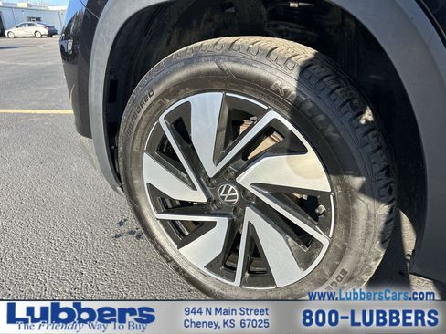 Used 2025 Volkswagen Atlas SE image 10