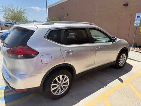 Used 2017 Nissan Rogue SV AWD/4WD image 3