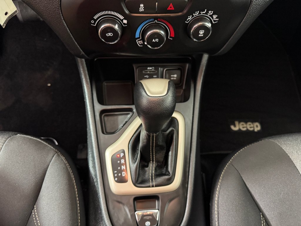 Used 2016 Jeep Cherokee Sport FWD image 19