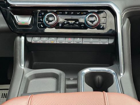 Used 2024 GMC Sierra 2500 Denali Ultimate image 17