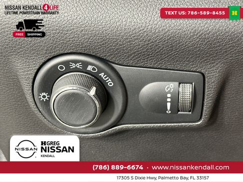 Used 2025 Jeep Compass Sport image 22