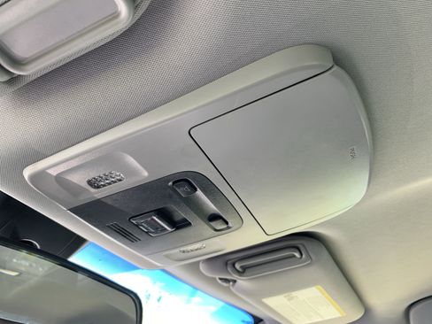 Used 2019 Toyota Camry SE image 28