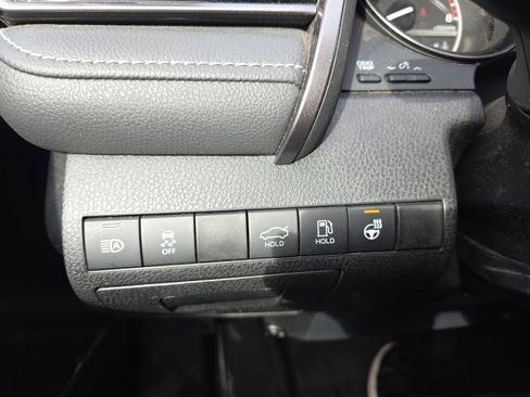 Used 2021 Toyota Camry SE w/ Cold Weather Package image 10