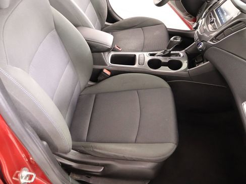 Used 2018 Chevrolet Cruze LT w/ Convenience Package image 13