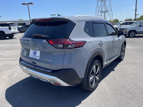 Used 2023 Nissan Rogue Platinum FWD image 3