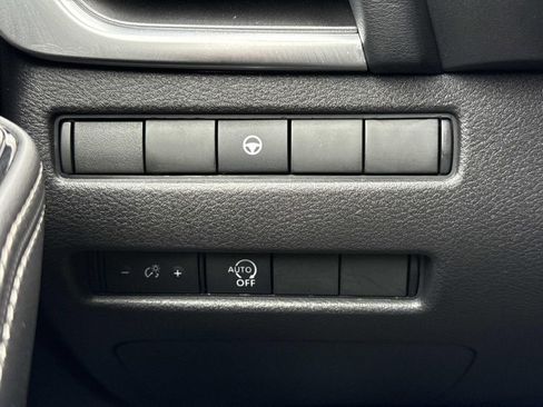 Used 2023 Nissan Rogue SV AWD/4WD image 12