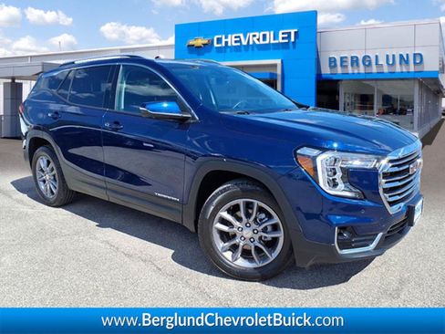 Used 2022 GMC Terrain SLT w/ Tech Package AWD/4WD image 1