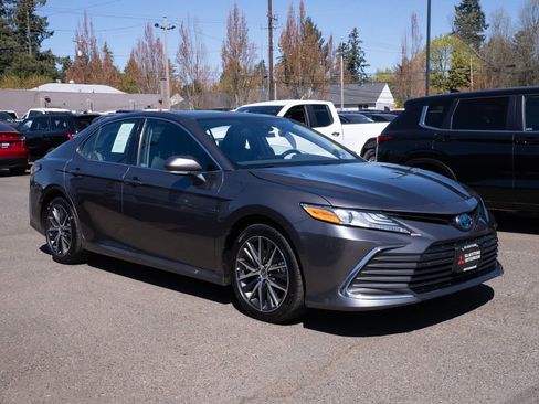Used 2023 Toyota Camry XLE w/ Navigation Package FWD image 1
