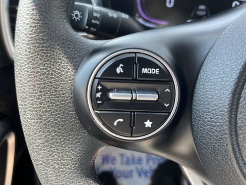 Used 2025 Kia Soul LX w/ LX Technology Package FWD image 22