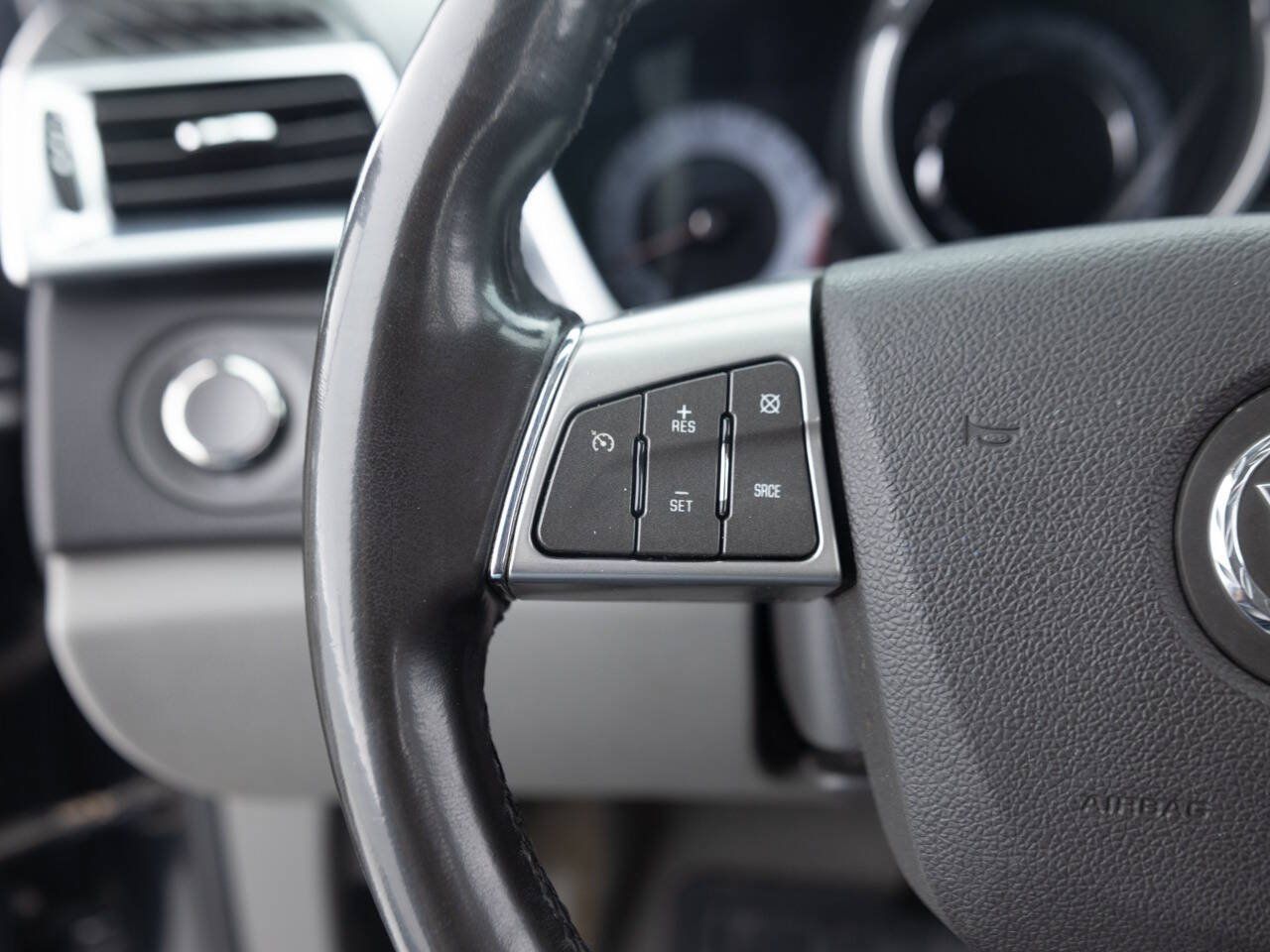 Used 2011 Cadillac SRX Luxury FWD image 37