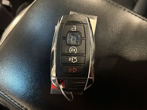 Used 2018 Lincoln MKX Reserve w/ Lincoln MKX Climate Package AWD/4WD image 28