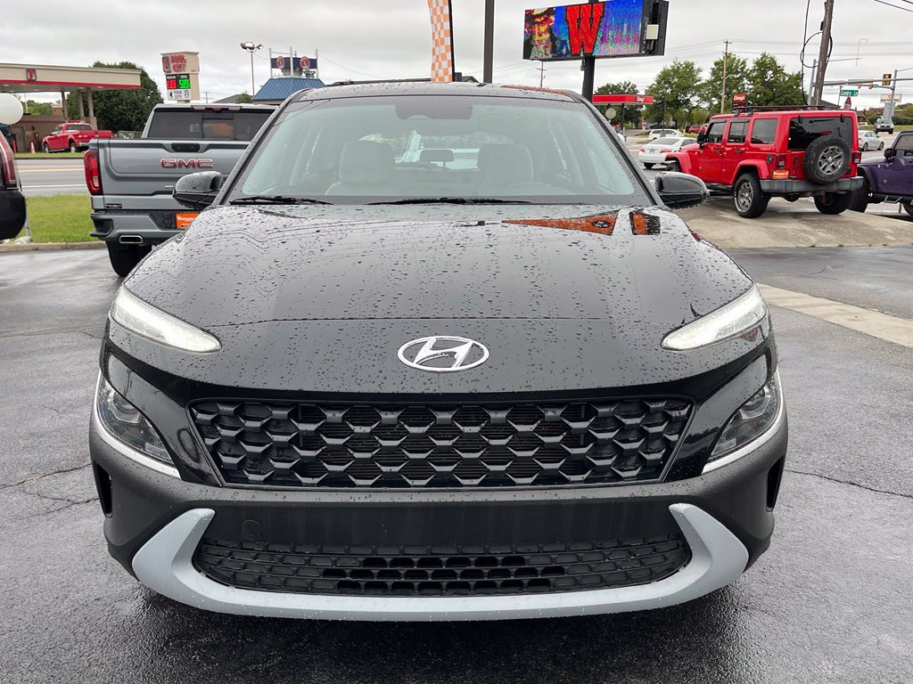 Used 2023 Hyundai Kona SE w/ Cargo Package FWD image 3