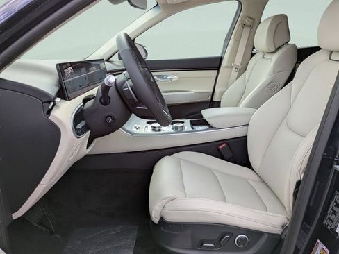 New 2026 Genesis GV70 2.5T Select AWD/4WD image 9
