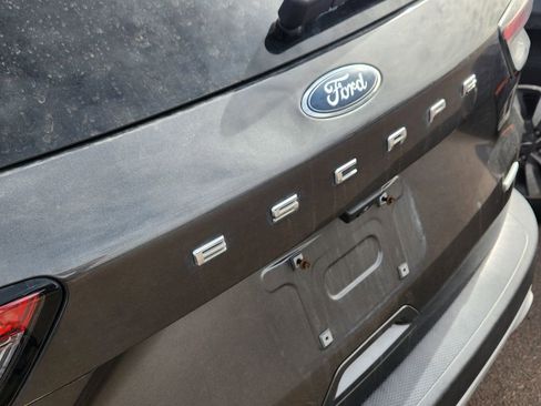 Used 2020 Ford Escape SE image 8