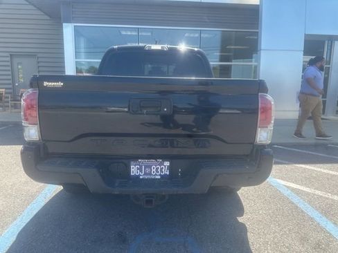 Used 2017 Toyota Tacoma Limited w/ Tow Package AWD/4WD image 5