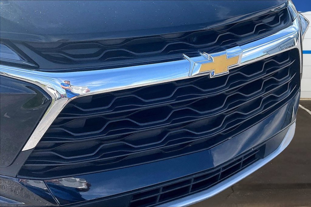 Used 2025 Chevrolet Blazer LT FWD image 32