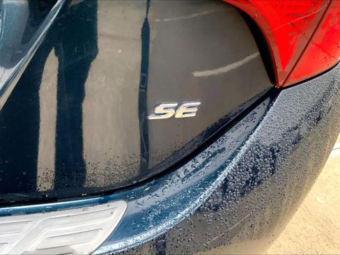 Used 2018 Toyota Corolla SE w/ SE Premium Package image 10