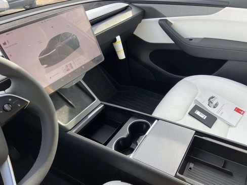 Used 2026 Tesla Model Y 2WD image 27