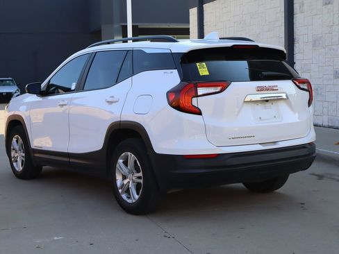 Used 2022 GMC Terrain SLE w/ Driver Convenience Package FWD image 3