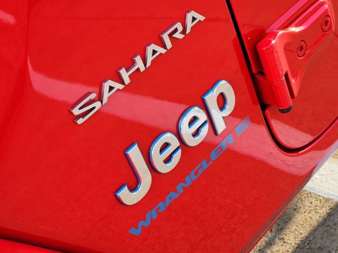 Used 2024 Jeep Wrangler Unlimited Sahara AWD/4WD image 18