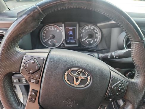 Used 2019 Toyota Tacoma TRD Sport AWD/4WD image 13