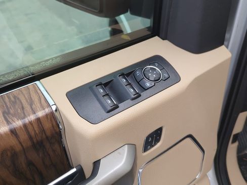 Used 2018 Ford F150 Lariat w/ Equipment Group 502A Luxury image 8