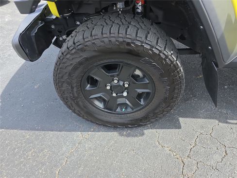 Used 2023 Jeep Gladiator Mojave image 11