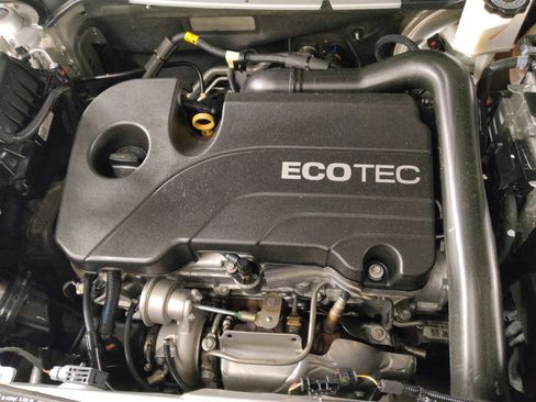 Used 2021 Chevrolet Equinox LS w/ LS Convenience Package FWD image 30