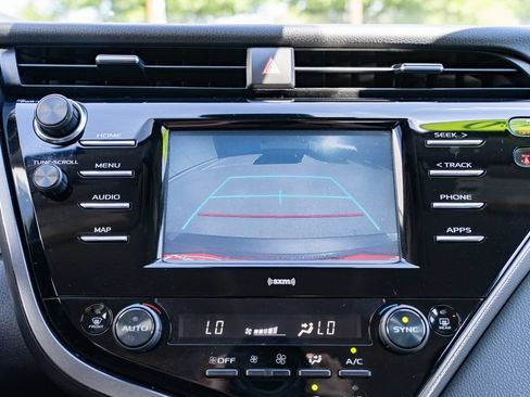 Used 2020 Toyota Camry SE FWD image 17