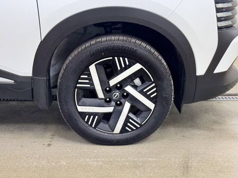 Certified 2025 Nissan Kicks SV image 4