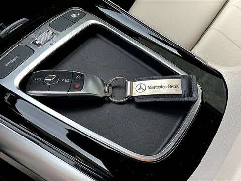 Certified 2025 Mercedes-Benz GLA 250 4MATIC image 10