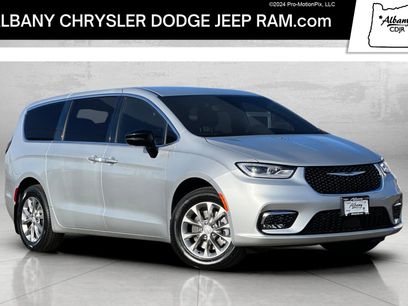 New 2026 Chrysler Pacifica Select