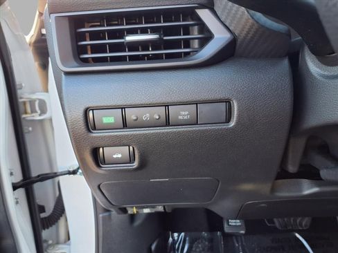 Used 2025 Nissan Sentra S image 13