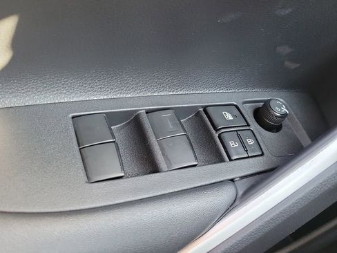Used 2024 Toyota Corolla Cross AWD Hybrid w/ Convenience Package image 18