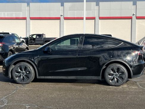 Used 2024 Tesla Model Y Long Range image 9