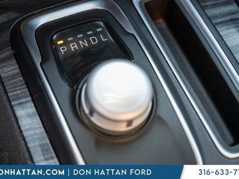 Used 2022 Chrysler 300 Touring w/ Sport Appearance Package image 12