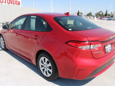 Used 2020 Toyota Corolla LE FWD image 5