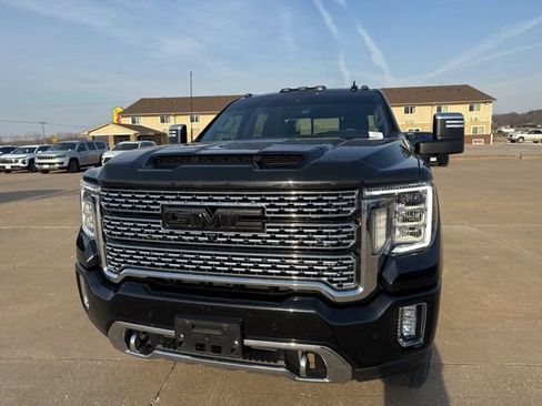 Used 2023 GMC Sierra 2500 Denali w/ Denali Black Diamond Edition image 8