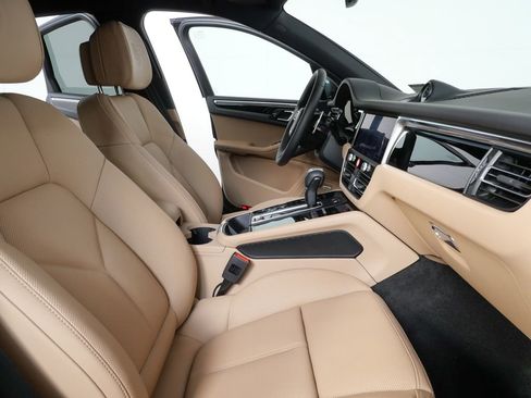 New 2026 Porsche Macan image 21