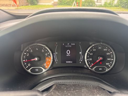 Used 2018 Jeep Renegade Latitude FWD image 9