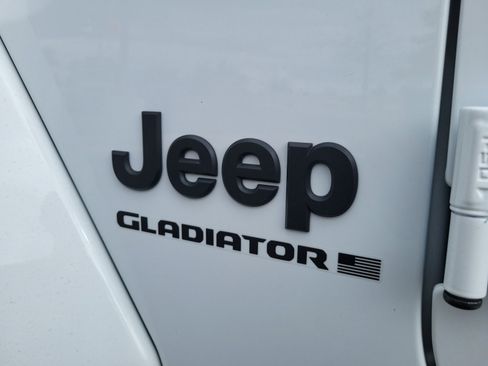 New 2025 Jeep Gladiator Sport image 23
