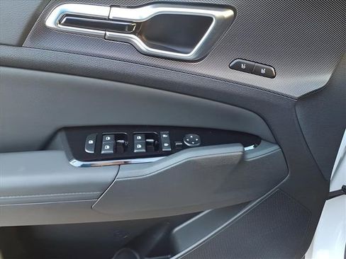 Used 2025 Kia Sportage SX image 20
