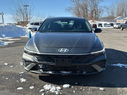Used 2025 Hyundai Elantra SEL image 2