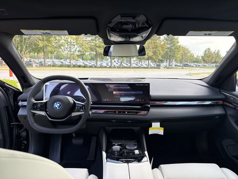 New 2026 BMW i5 eDrive40 image 12