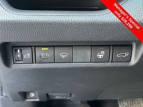 Used 2022 Toyota RAV4 XLE Premium image 17